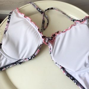 Victoria's Secret Swim - VS Printed Ruffle Halter Tie Bikini Top Victoria's Secret Swim - VS Printed Ruffle Halter Tie Bikini Top